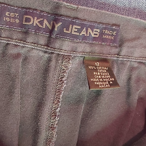 DKNY Vintage High Rise Capris - Picture 4 of 9